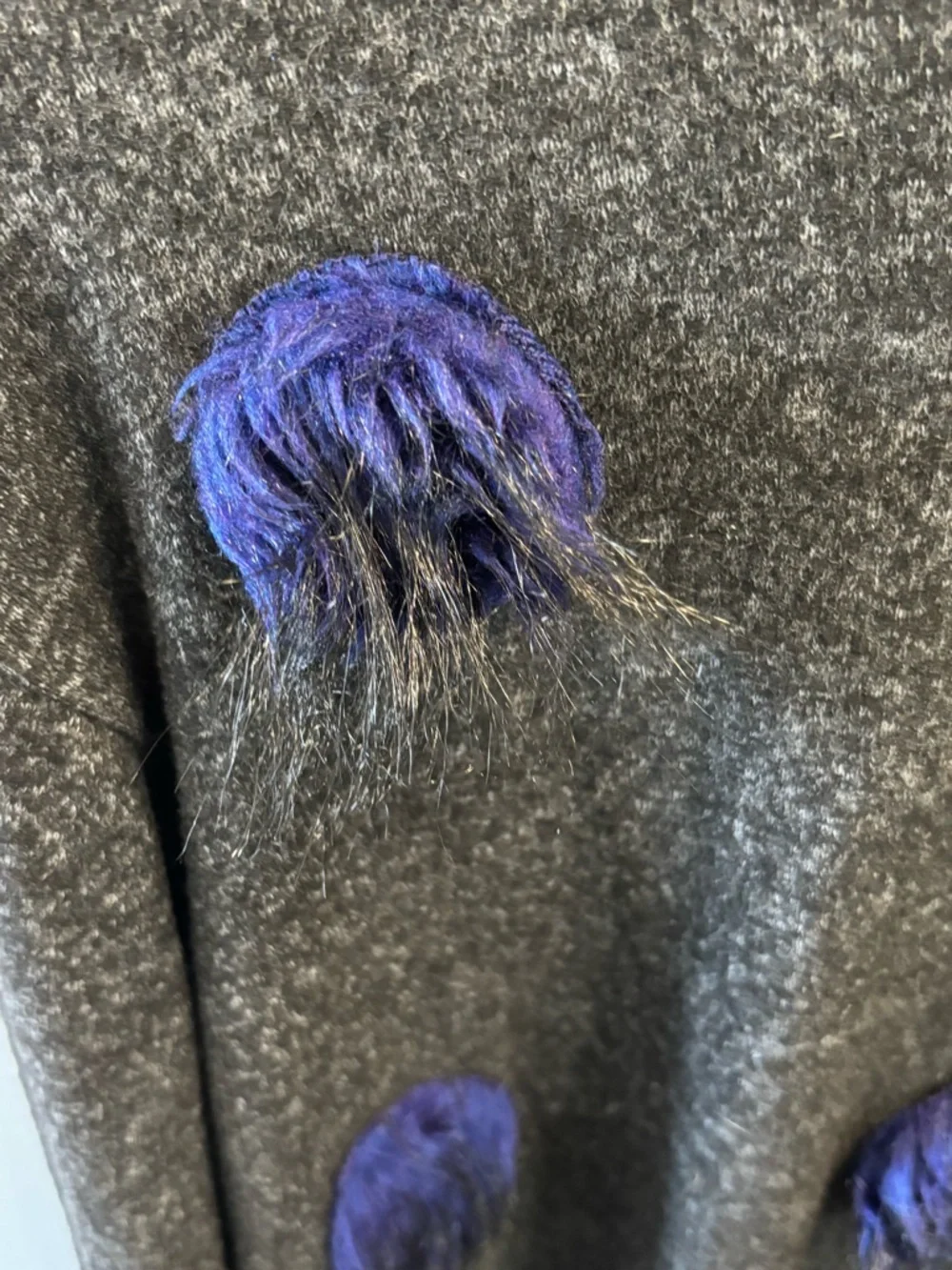 Zara Gray Long Sleeve Crewneck Sweater Blue Fluffy Faux Fur Circles Size L Artsy - Picture 3 of 8
